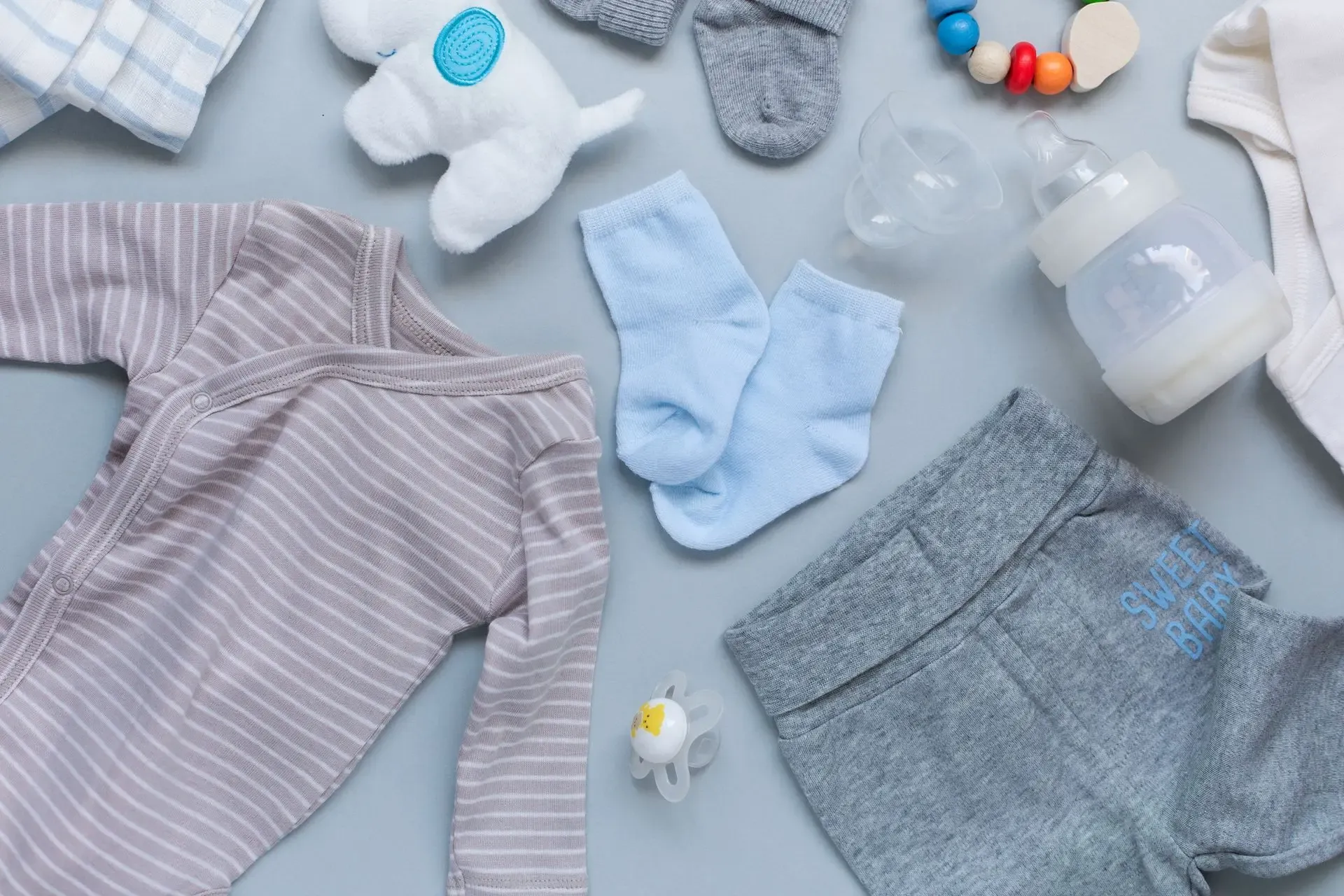 Prendas esenciales para bebés recién nacidos: guía para los primeros meses Prendas esenciales para bebés recién nacidos: guía para los primeros meses