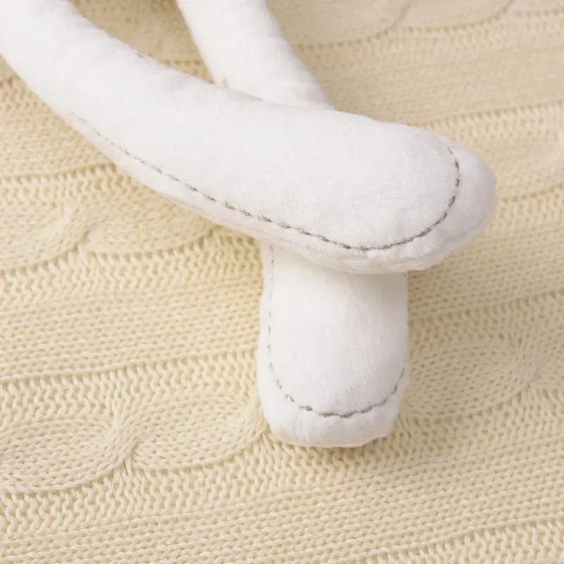 peluche-de-apego-conejo-blanco-detalles-1.webp