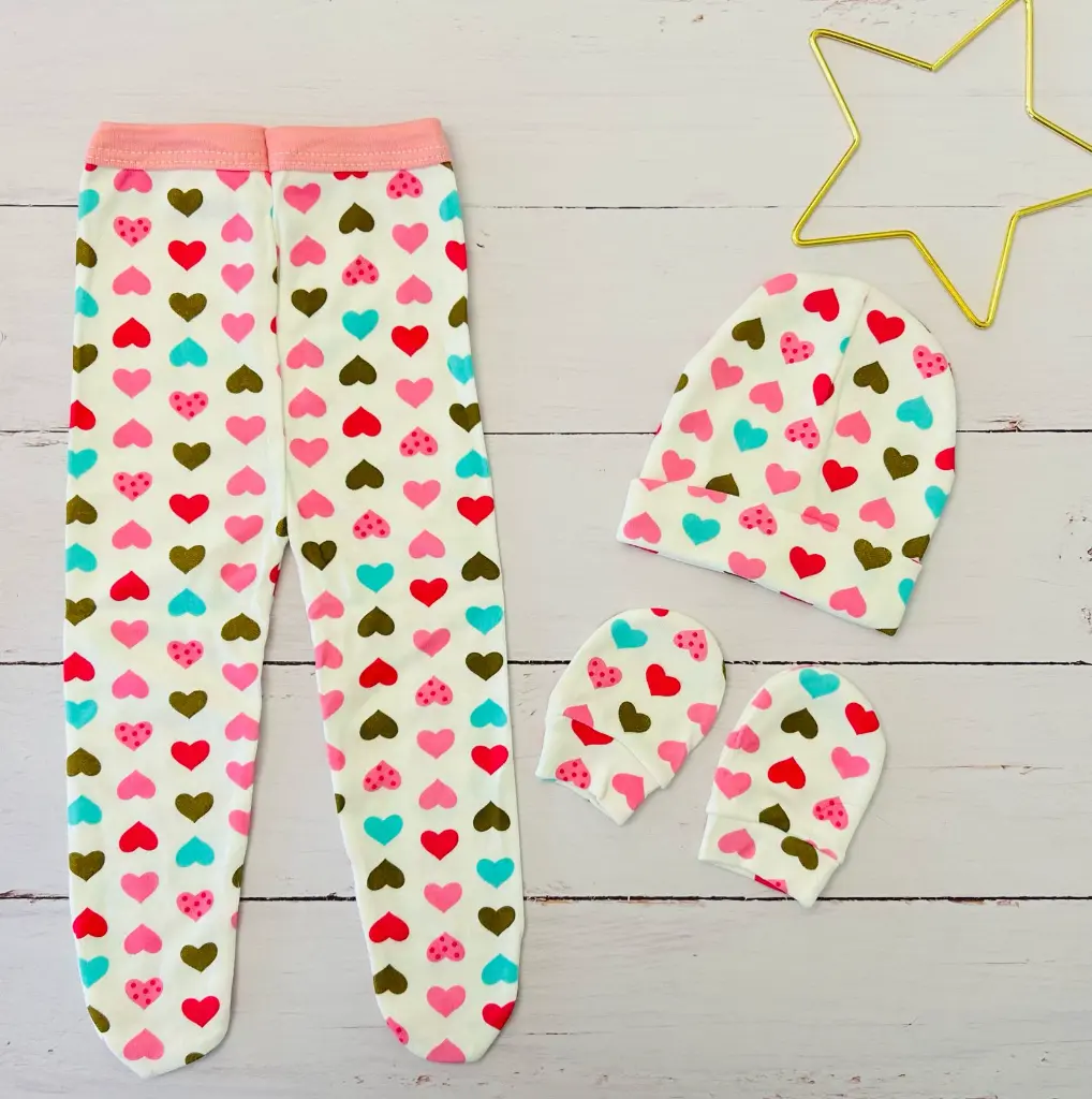 Triple ajuar corazones pink II.webp