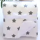 suave-manta-estampada.estrellas-8.webp